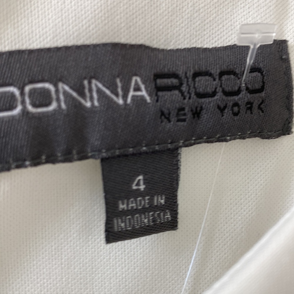 Donna Ricco white neoprene dress w/ crochet trim at bottom. Skater style. Size 4 - Picture 3 of 11